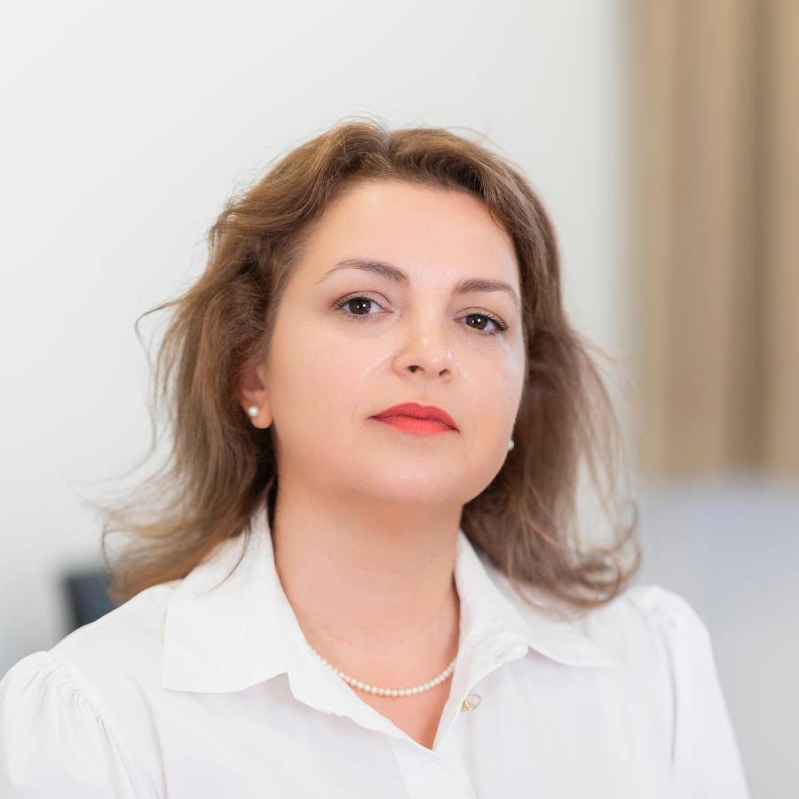 Dr. Roxana Patraulea